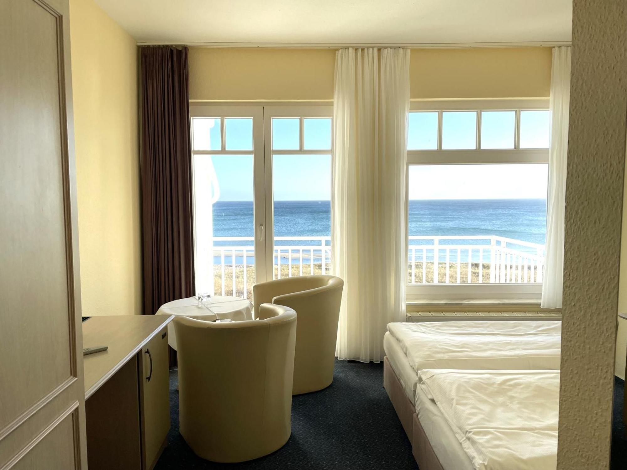 Strandhotel Duenenhaus Juliusruh Buitenkant foto