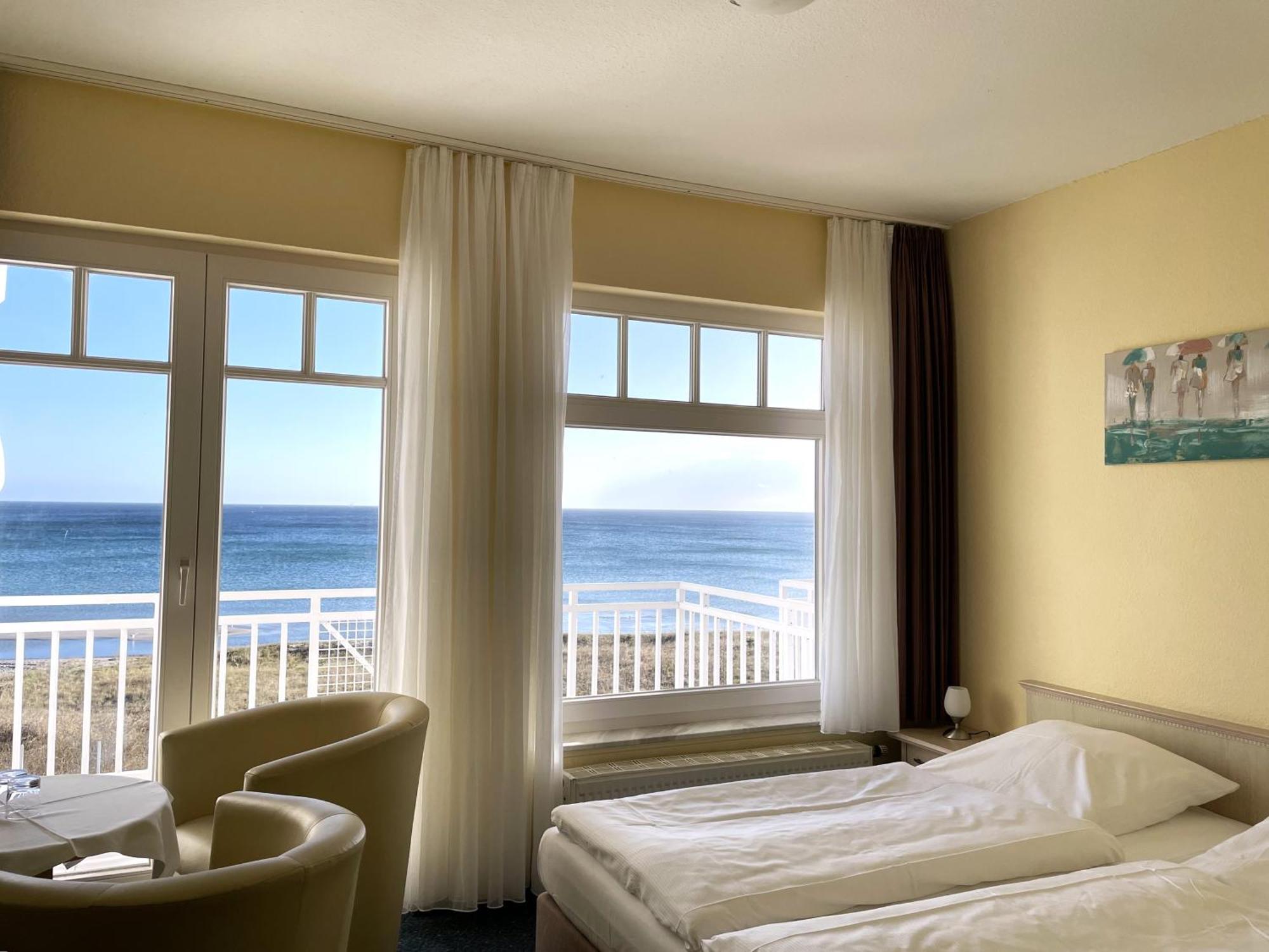 Strandhotel Duenenhaus Juliusruh Buitenkant foto